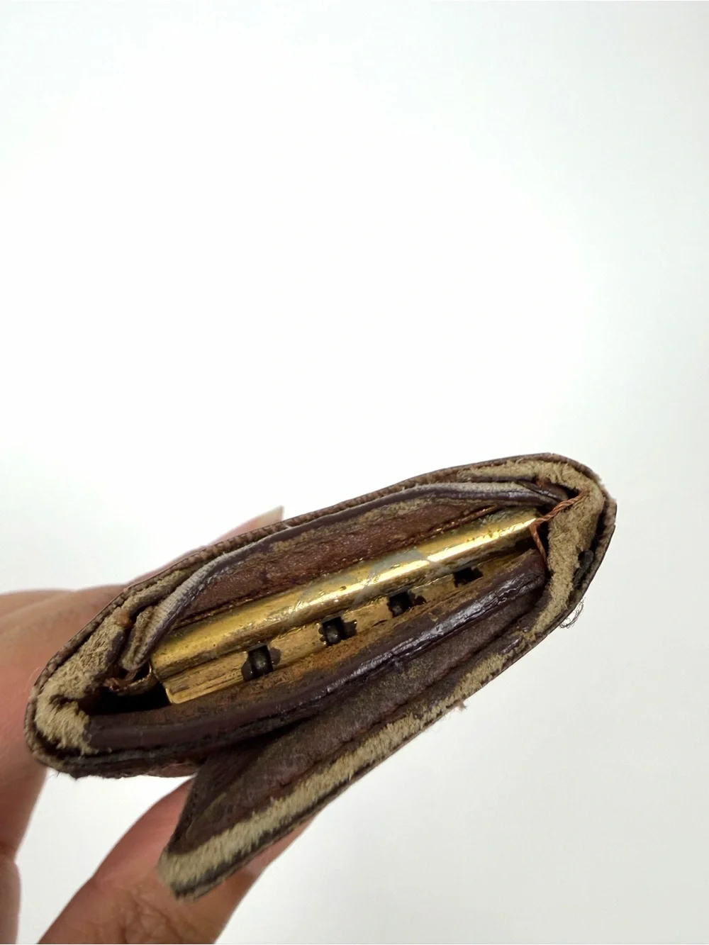Authentic Louis Vuitton Monogram 4 Key Holder Case